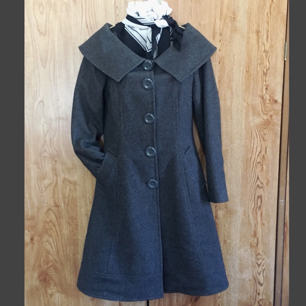 Beautiful Gray Coat 🧥